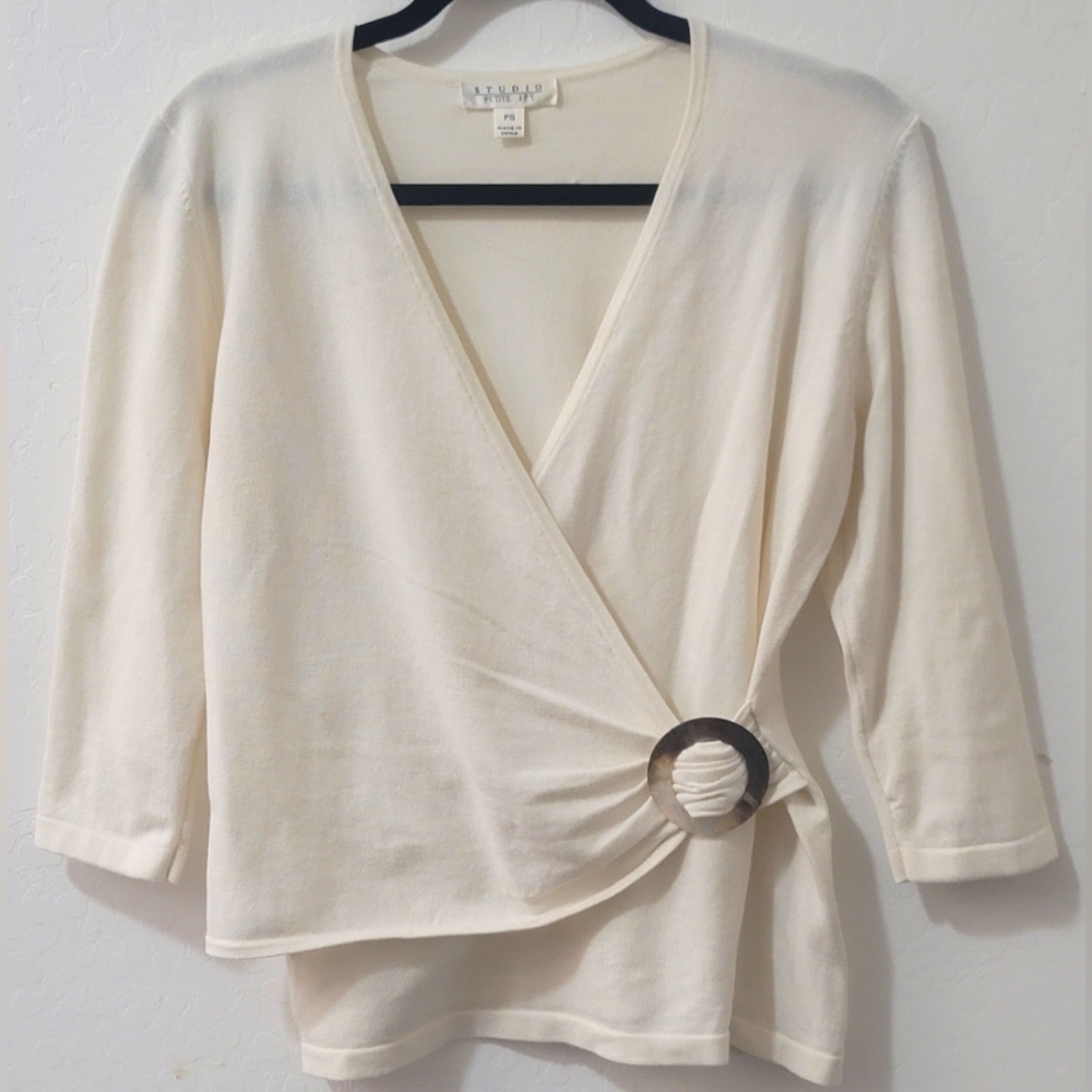 Y2K STUDIO PETITE JPR 3/4 Sleeve Wrap Sweater with Mother of Pearl Buckle